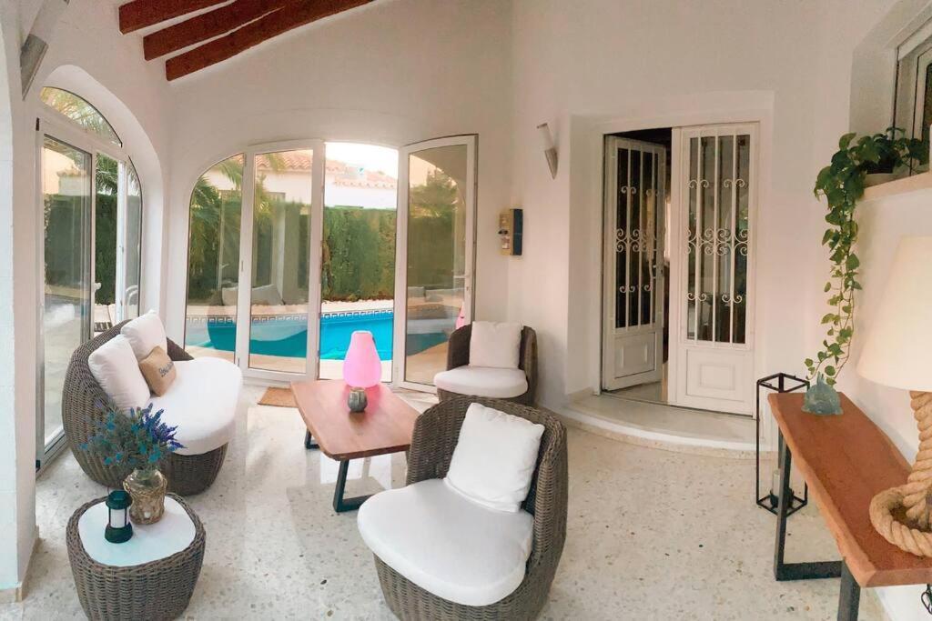 Impresionante Villa Con Piscina - Oliva Nova エクステリア 写真