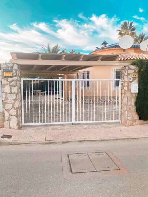 Impresionante Villa Con Piscina - Oliva Nova エクステリア 写真